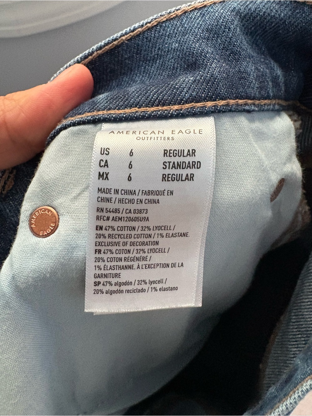 American Eagle High-Waisted Stovepipe Jeans in a medium wash w cuffed hem sz 6 - Picture 7 of 7